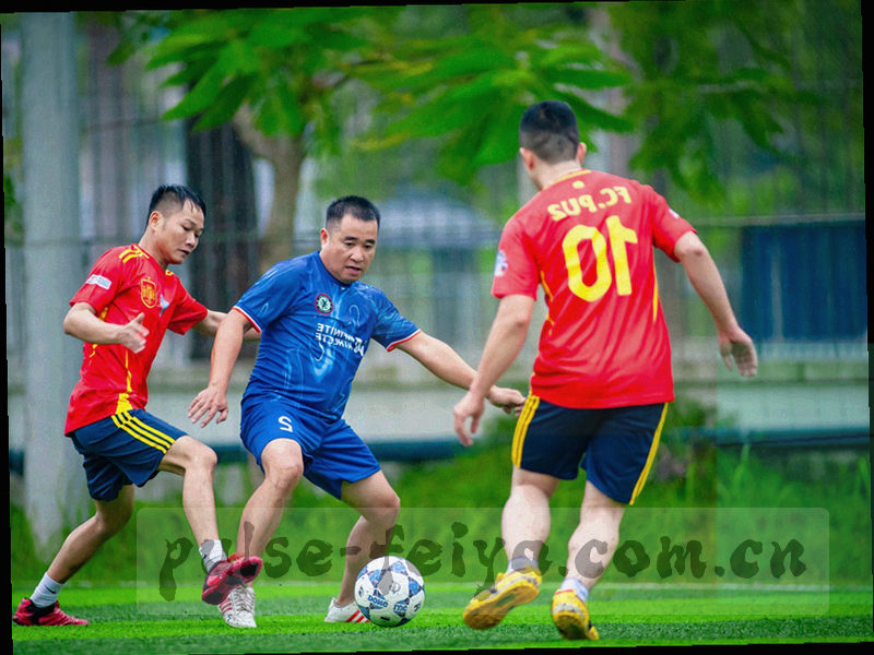 由不同大小彩色圆点组成标签云，内容为常见球队和统计指标